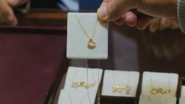 Fuerza de Mujer - T1E97 | Un romántico regalo para Bahar
