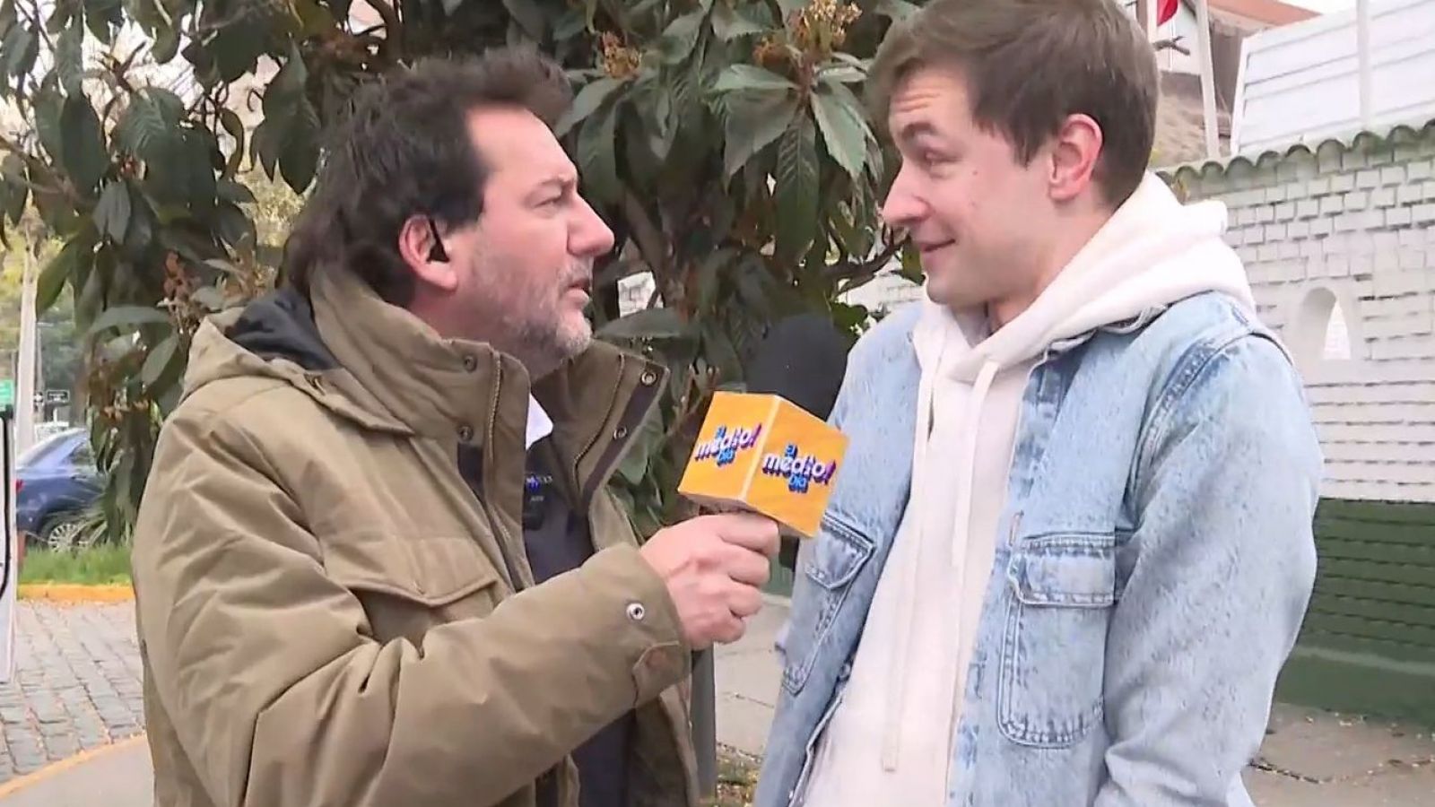¿"Estabas detenido?": Hablamos con el youtuber ruso que se enamoró de Santiago
