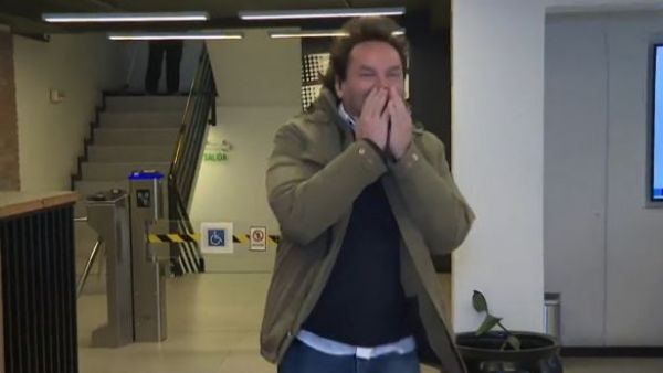 El Medio Día: Daniel Fuenzalida se atrasó y tuvo que partir el programa en la calle
