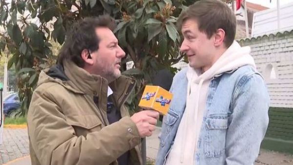 ¿"Estabas detenido?": Hablamos con el youtuber ruso que se enamoró de Santiago
