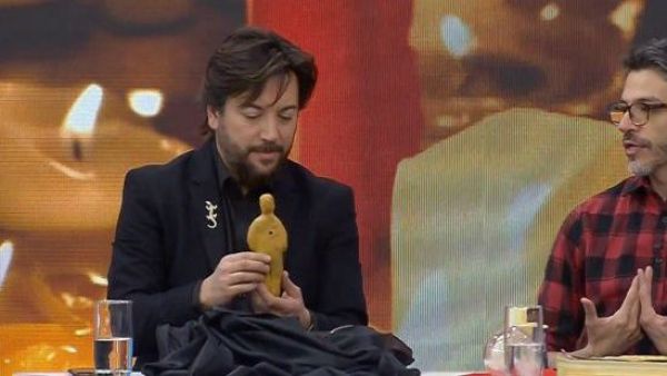Los objetos malditos que Álvaro Santi ha encontrado en casas chilenas
