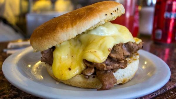 Día del Barros Luco: Revisa las promociones para celebrar este famoso sándwich

