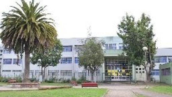 Incautan arma de fuego en colegio de Concepción: alumno de 16 años fue detenido
