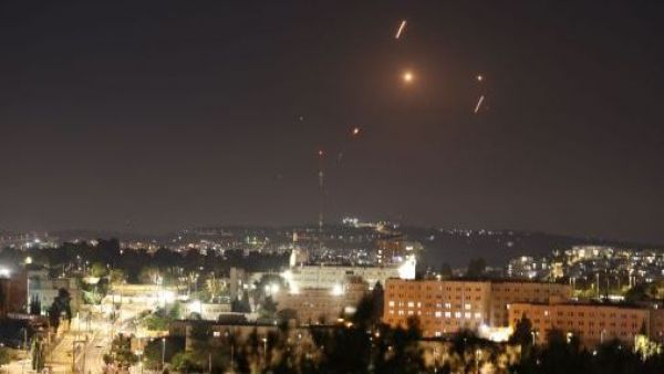 Suenan las alarmas en todo Israel tras lanzamiento de misiles desde Irán en represalia
