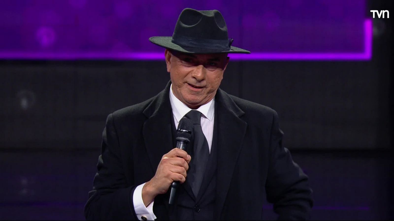 Daniel Valdés emocionó como Carlos Gardel
