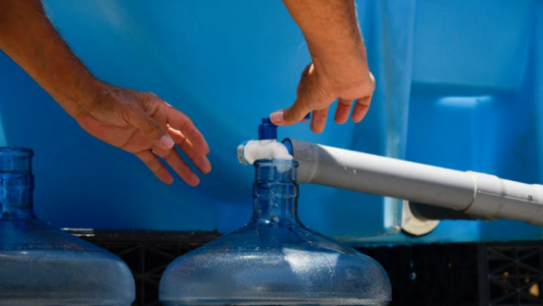 Corte de agua afectará a 6 comunas en la RM: conoce los puntos de abastecimiento
