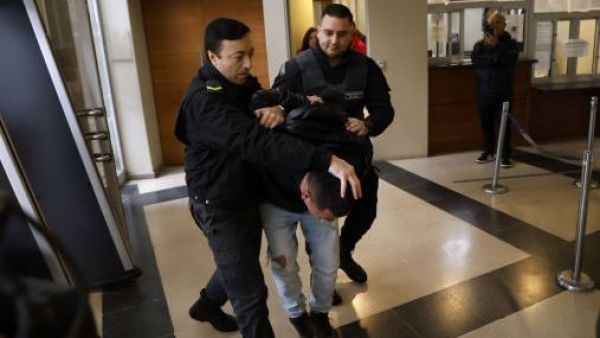 Hombre asiste a formalización de su hijo y es detenido por robo a banco
