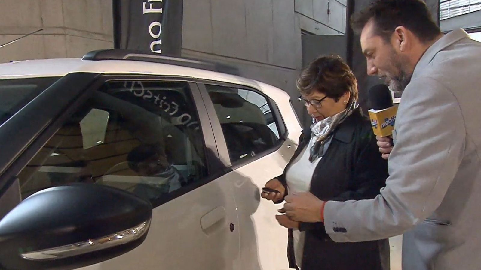 ¡Regalamos un auto y la ganadora no creyó! Hoy recibió su premio

