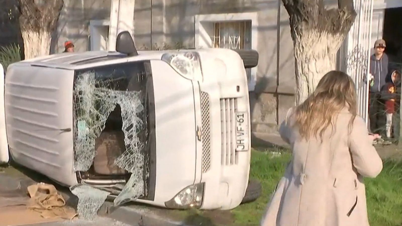 Choque de alto impacto dejó un vehículo volcado y lesionado en Quinta Normal
