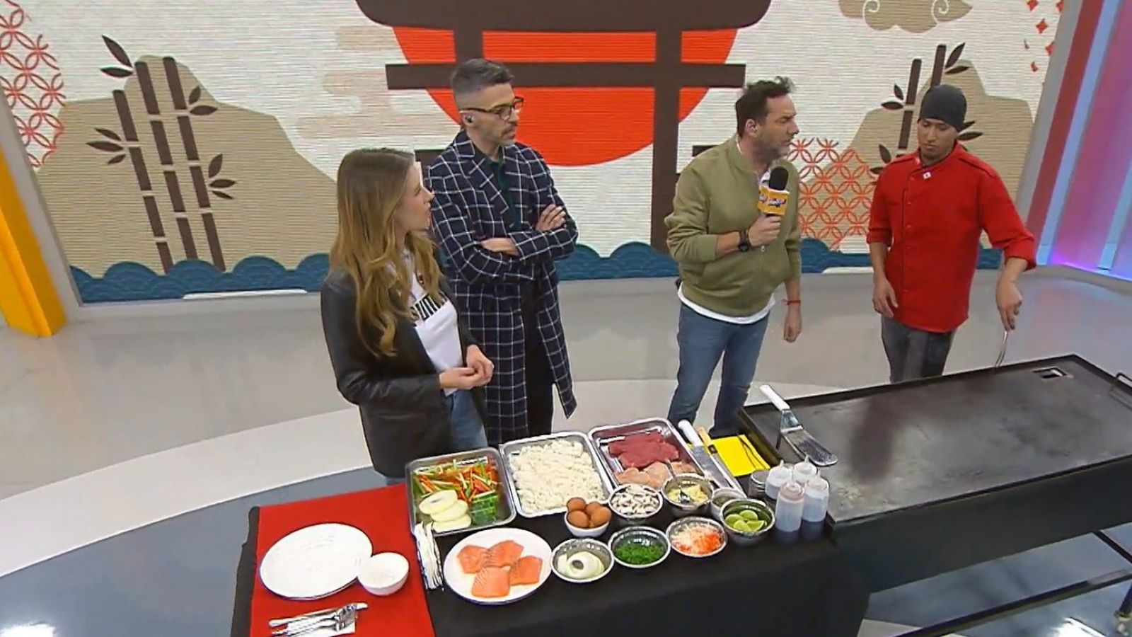 <p>Chef preparó teppanyaki en el estudio de El Medio Día</p>
