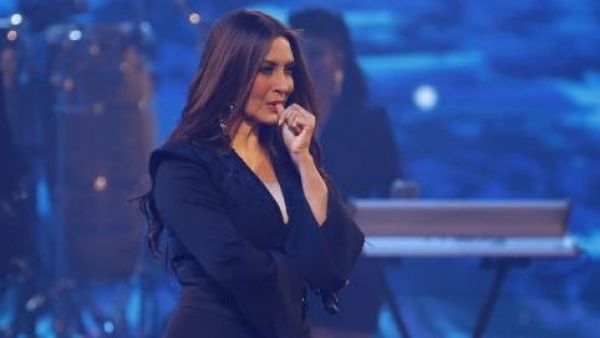 <p>Myriam Hernández sobre el escenario</p>Complejo momento familiar: La razón por la que Myriam Hernández canceló concierto
