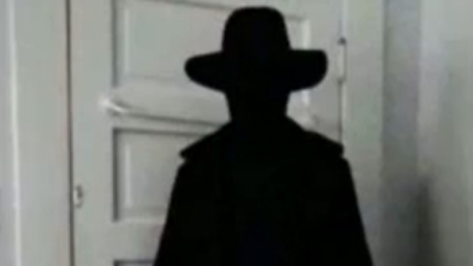 La misteriosa historia del "hombre del sombrero negro"
