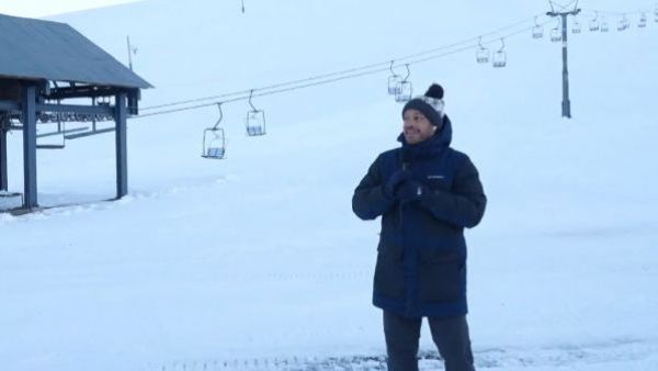 <p>Simón Oliveros desde el volcán Lonquimay</p>Simón Oliveros mostró su destreza en el trineo desde el Volcán Lonquimay
