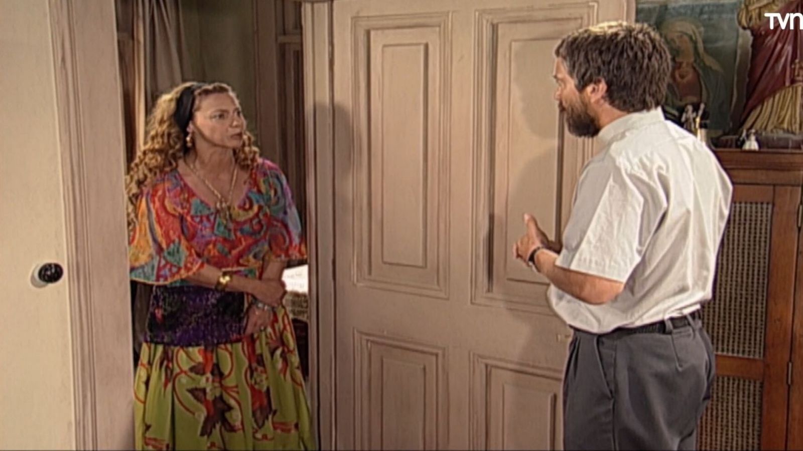 <p>Jovanka y el padre Juan en Romané</p>
