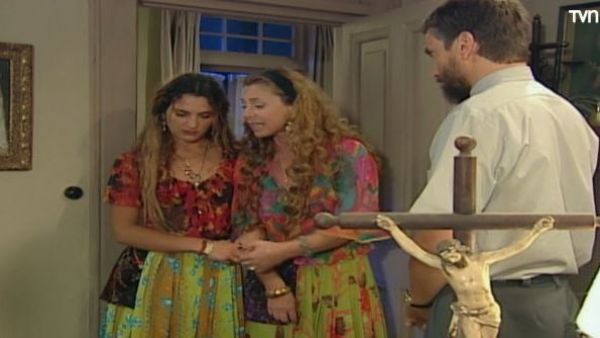 <p>Jovanka, María Jacobé y el padre Juan, personajes de Romané</p>Romané - T1E29 | Vine a disculparme contigo
