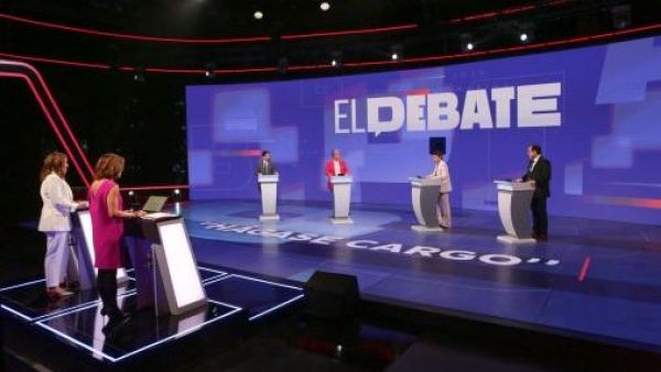 Más de 1.4 millones de espectadores vieron el debate oficialista organizado por TVN
