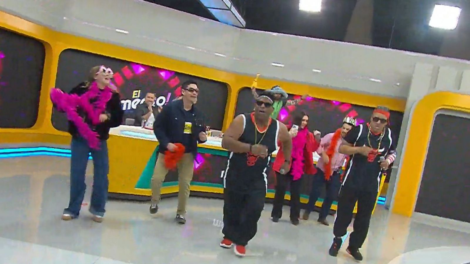 <p>Dobles de Sandy y Papo en el programa El Medio Día</p>
