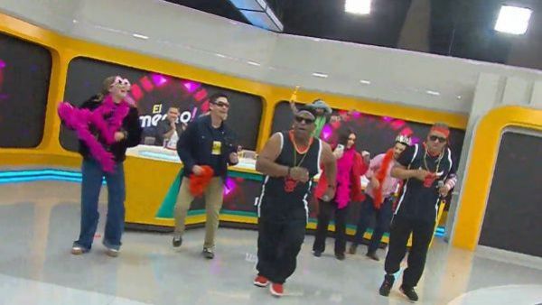 <p>Dobles de Sandy y Papo en el programa El Medio Día</p>La historia de los dobles de "Sandy y Papo" de Mi Nombre Es 2
