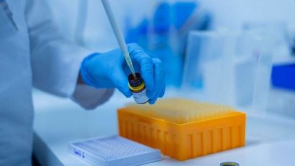 Tuvo 49 hijos: Médico usó su propio material biológico en inseminaciones sin autorización
