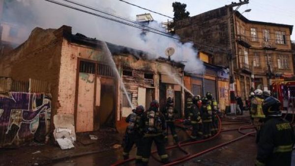 Incendio en cerro Cordillera de Valparaíso consumió dos viviendas
