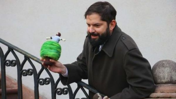 Presidente Boric expresó "felicidad desbordante" tras nacimiento de su hija Violeta

