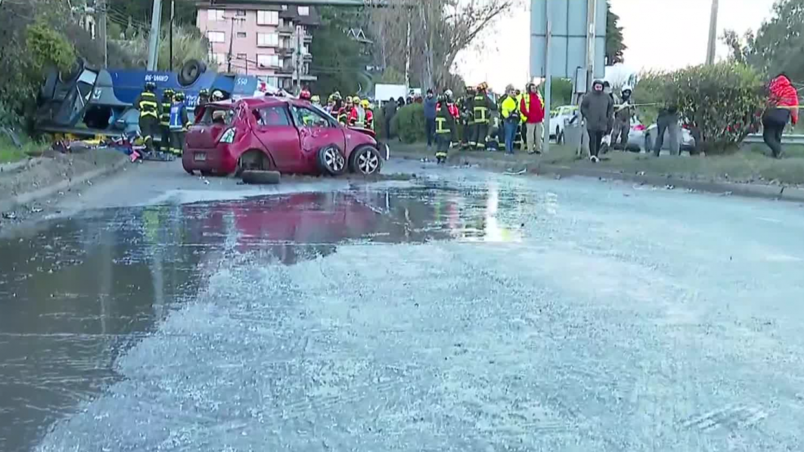 Calles congeladas provocaron grave accidente automovilístico en Concepción: Hay un fallecido
