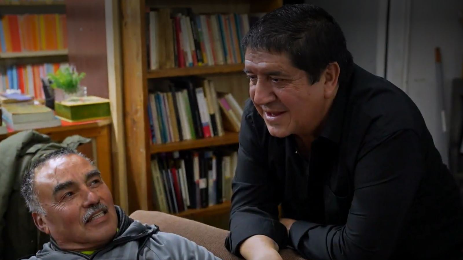 "Ojalá en cada comuna de Chile exista": la historia de Tricahue, el primer club de adultos mayores gay del país
