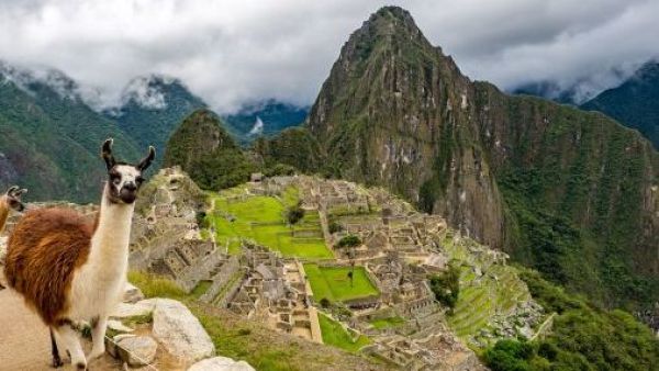 De Machu Picchu a Kioto: Los destinos que "no vale la pena visitar" en 2025
