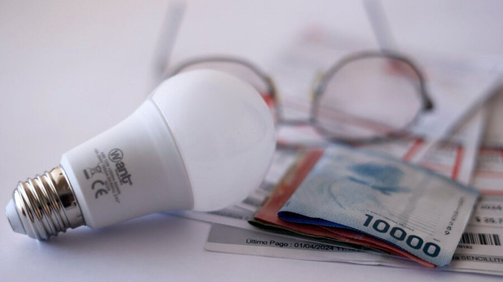 Imagen referencial cuenta de la luz