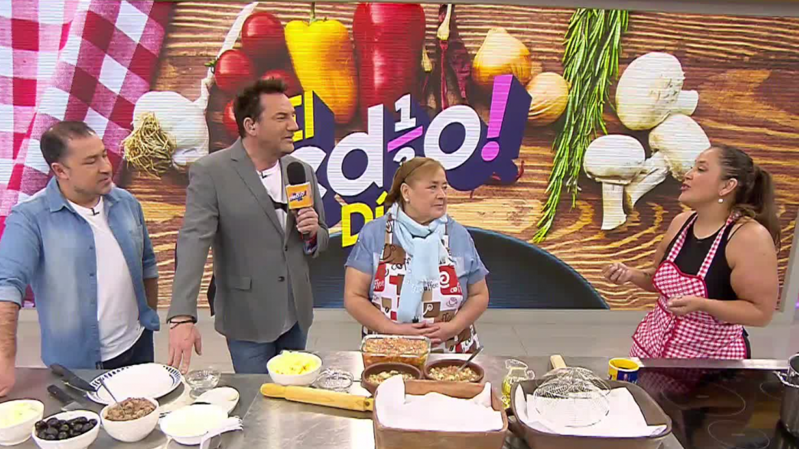 <p>Daniel Fuenzalida, Chico Pérez, Tía Mari y Pamela Leiva en el Medio Día </p>
