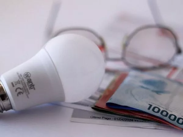 Imagen referencial cuenta de la luz