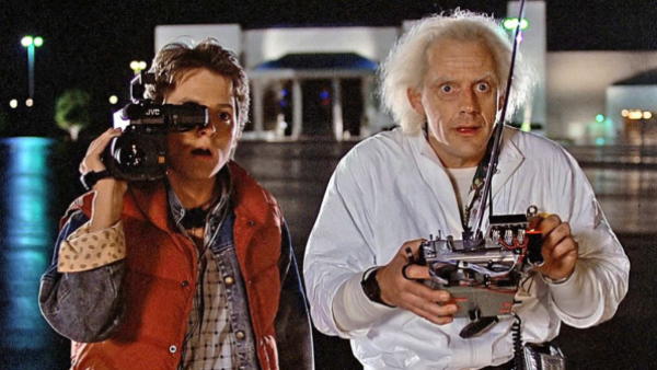 <p>Marty McFly y Doc</p>TVN prepara jornada de Súper Cine con "Volver al Futuro": película cumple 40 años
