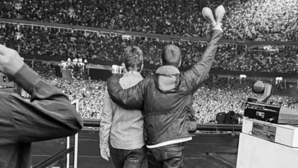 Oasis concretó su regreso con show plagado de éxitos y homenaje a Diogo Jota incluido

