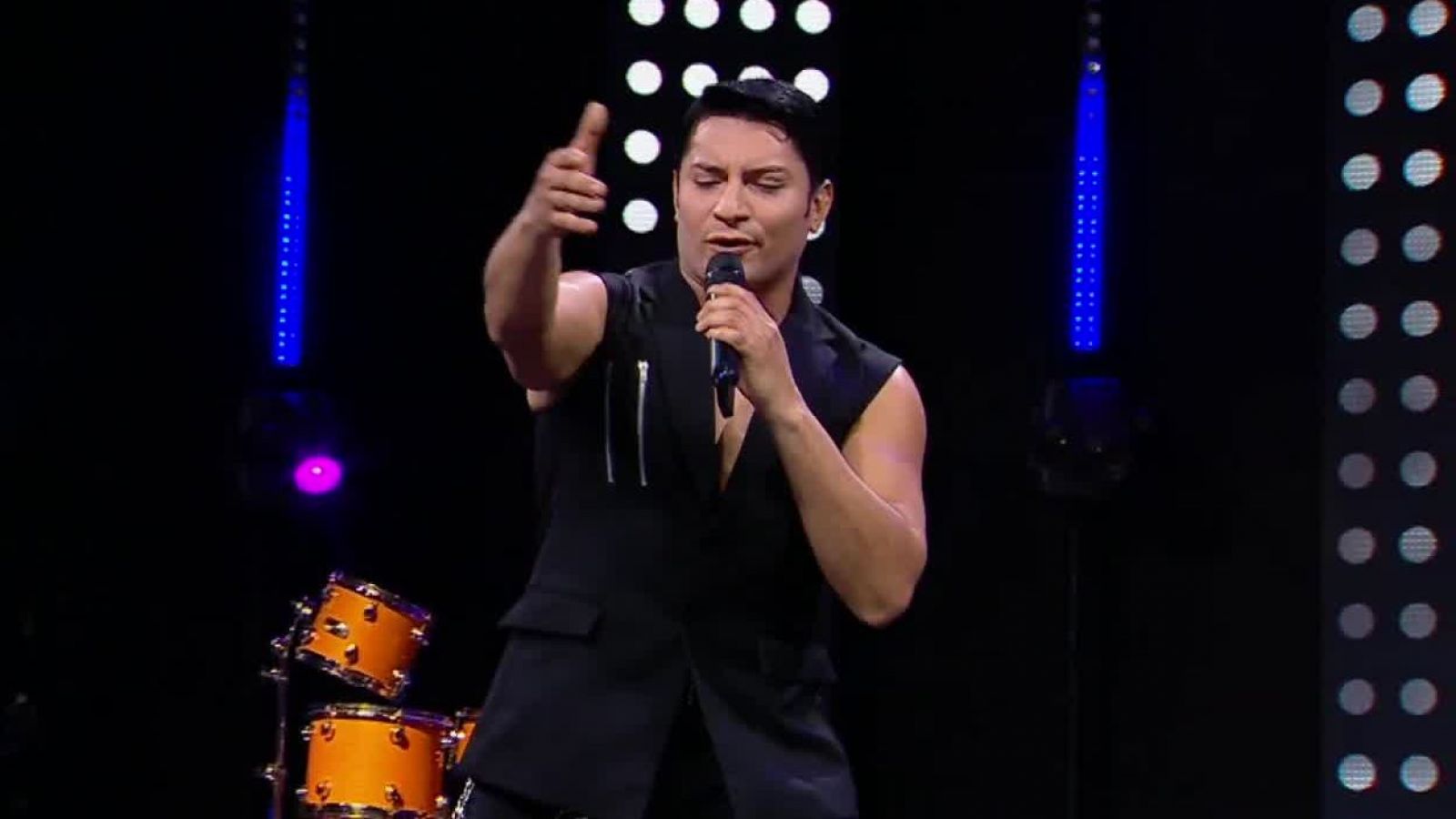 Chayanne llevó al escenario la esencia misma del amor
