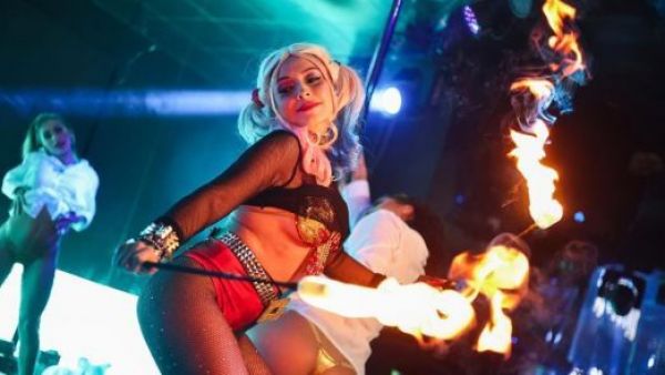 Camila Polizzi realiza exitoso segundo show en club nocturno
