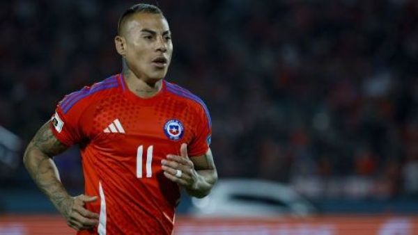 Vargas arribó a Chile y podría negociar su regreso a la U como jugador libre
