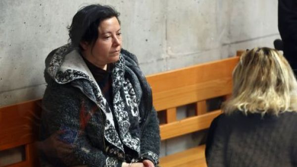 Decretan prisión preventiva para hija de mujer encontrada en maleta y enterrada en Recoleta
