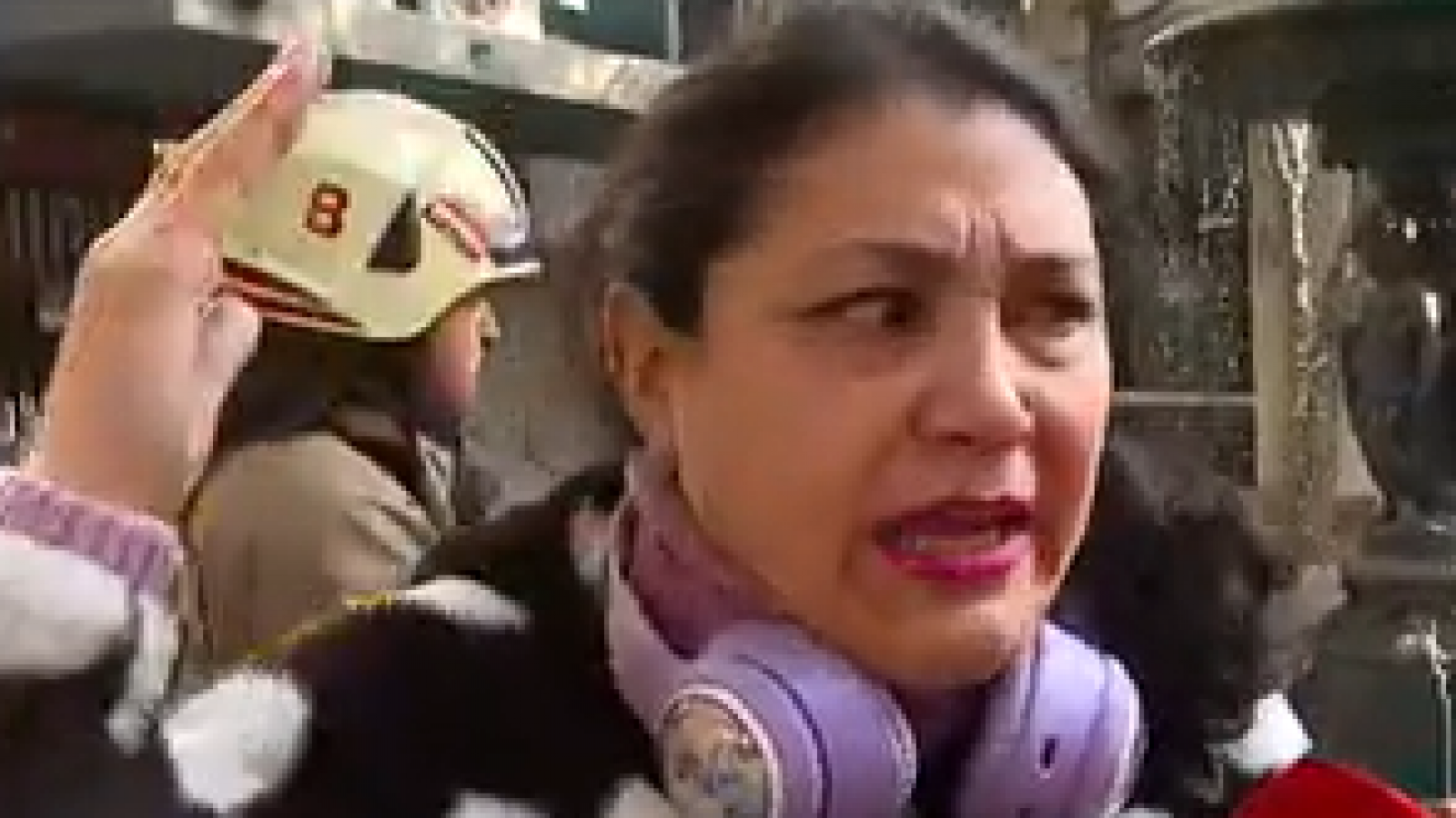 Mujer que logró evacuar de incendio en Santiago: "Se veía venir"
