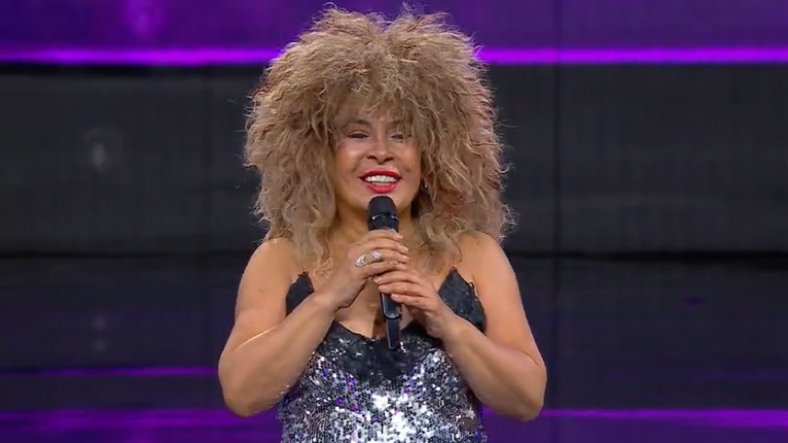 Victoria se la juega con un clásico de Tina Turner
