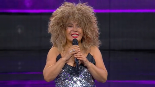 Victoria se la juega con un clásico de Tina Turner
