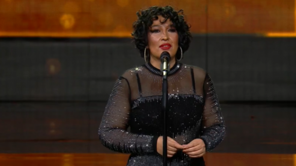 Whitney Houston recibe buen pronóstico en noche clave

