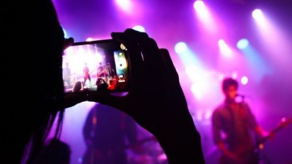 ¿De qué forma las canciones influyen en nuestro cerebro y emociones?
