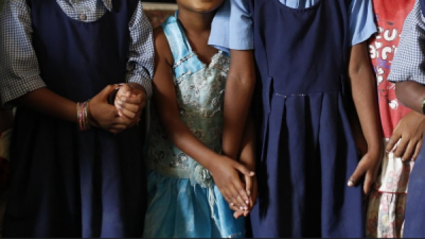 Desnudó a niñas para ver si tenían la regla: detienen a una directora de una escuela en India

