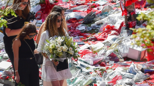 El triste recorrido de la esposa de Diogo Jota junto a los jugadores del Liverpool en santuario de Anfield
