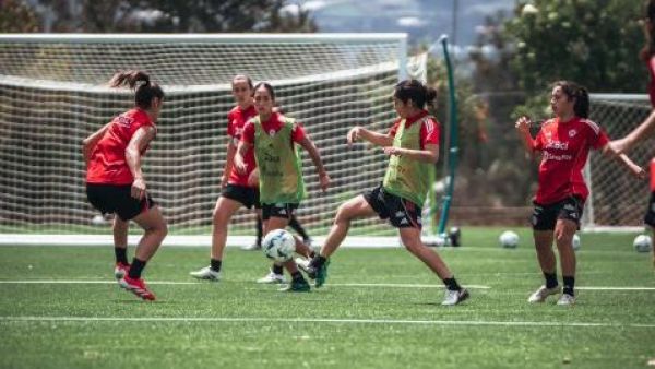 Parte de la Selección chilena preparando el duelo ante Argentina por Copa América femenina 2025.