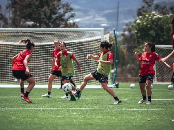 Parte de la Selección chilena preparando el duelo ante Argentina por Copa América femenina 2025.