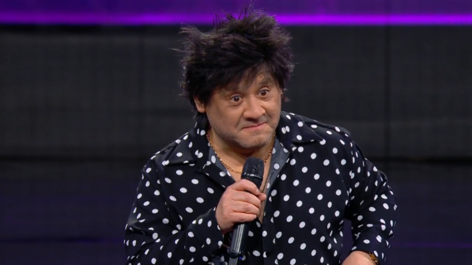 <p>Julio Quevedo como Rod Stewart en Mi Nombre Es 2</p>
