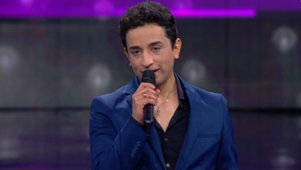 <p>Cristóbal Montecinos como Álvaro Torres en Mi Nombre Es 2</p>"Esto es estudiar a un artista": Álvaro Torres protagoniza show magistral
