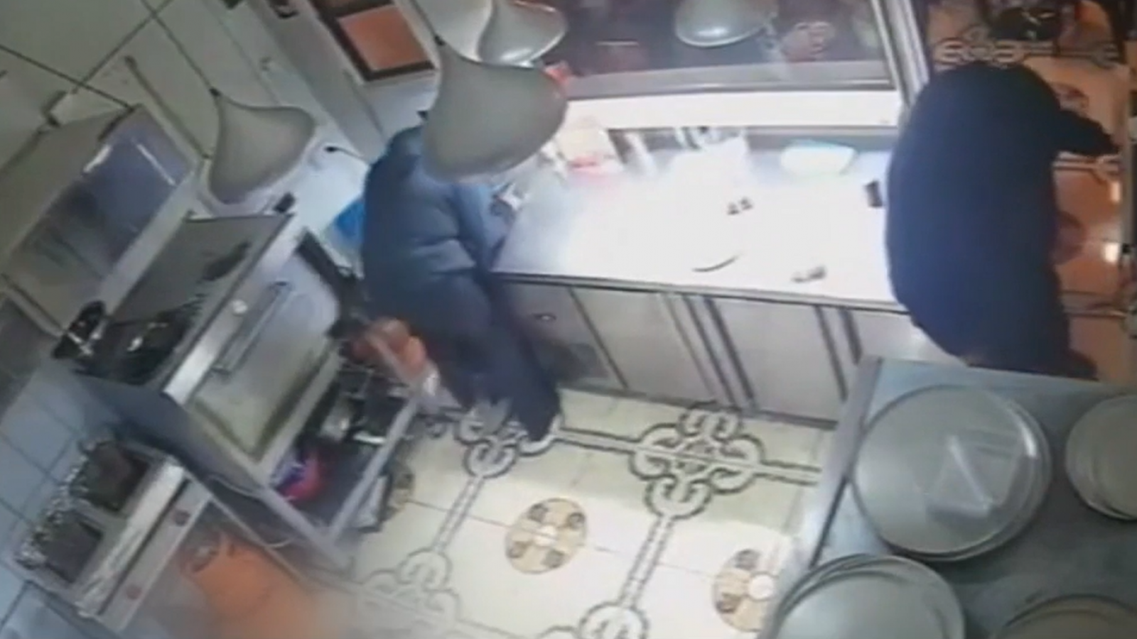 Roban pizzería de familia de Bombo Fica en San Miguel
