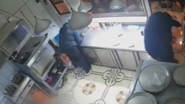 Roban pizzería de familia de Bombo Fica en San Miguel
